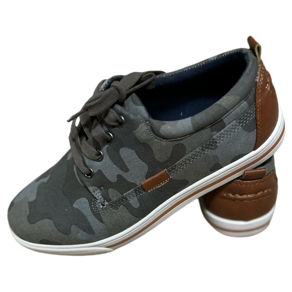 Steve Madden sneakers